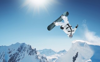 很难评啊！黎伊扬10中1仅拿3分并有6失误但贡献8板9助4断