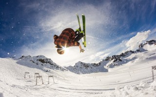 麦迪在cba的年薪是多少？麦迪在nba年薪是多少？