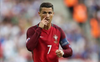 挺标准的！奥斯卡接受直播吧颁奖，用中文说：直播吧，快人一步