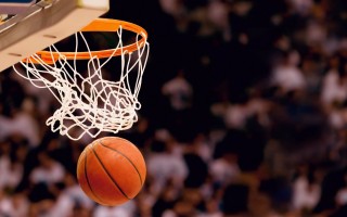 下半场没让打呢！赛斯库里出战10分钟8中5&三分4中2拿12分2板